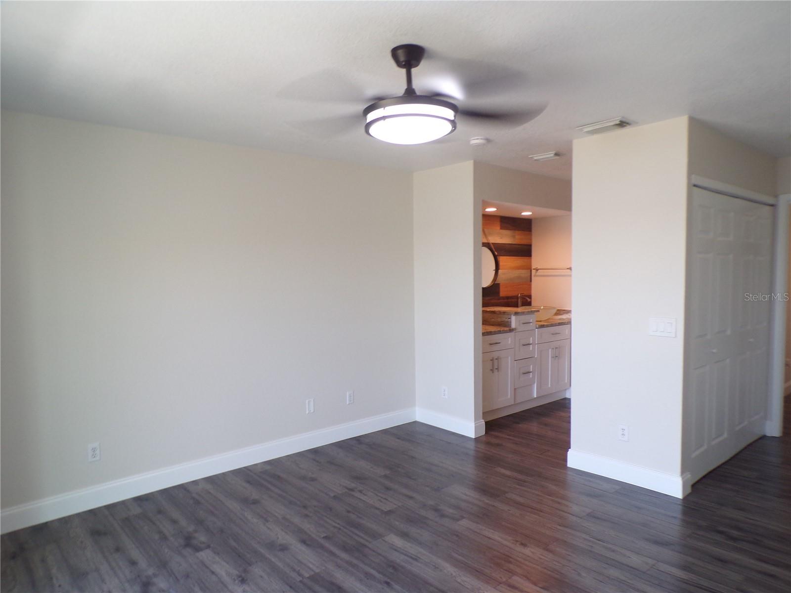 Image 13 of 39 For 26300 Rampart Boulevard 402b