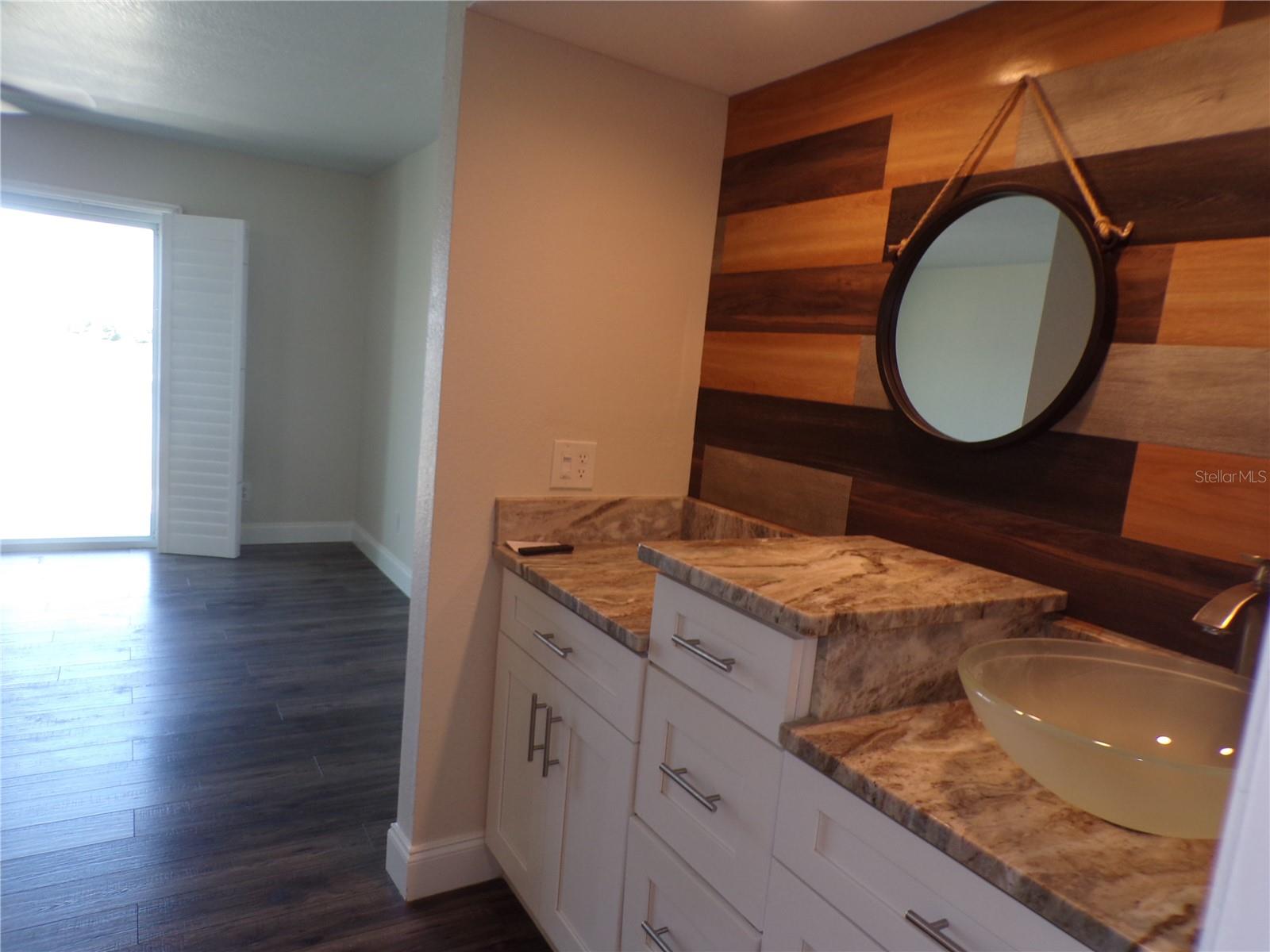 Image 14 of 39 For 26300 Rampart Boulevard 402b