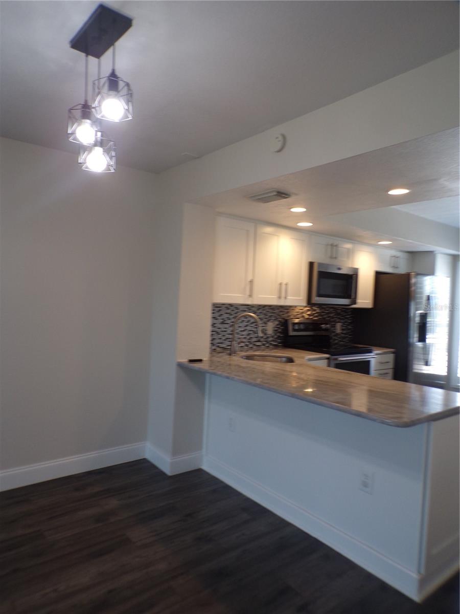 Image 27 of 39 For 26300 Rampart Boulevard 402b