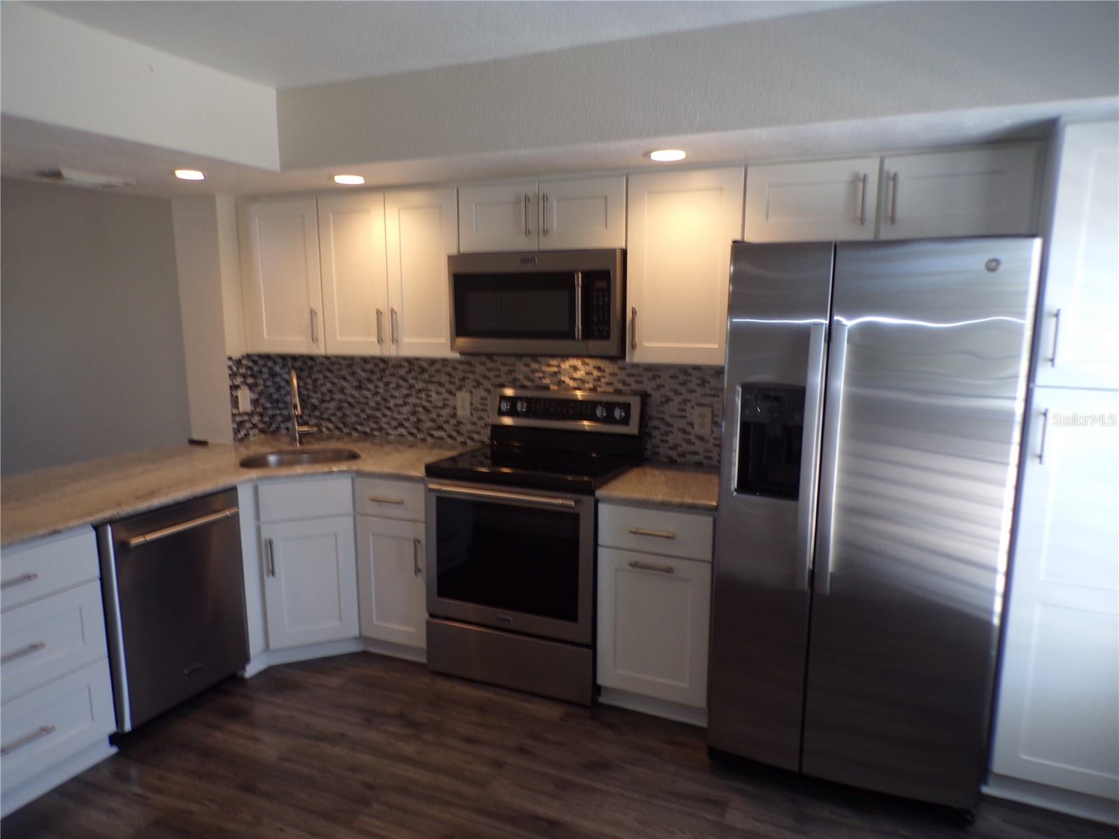 Image 3 of 39 For 26300 Rampart Boulevard 402b