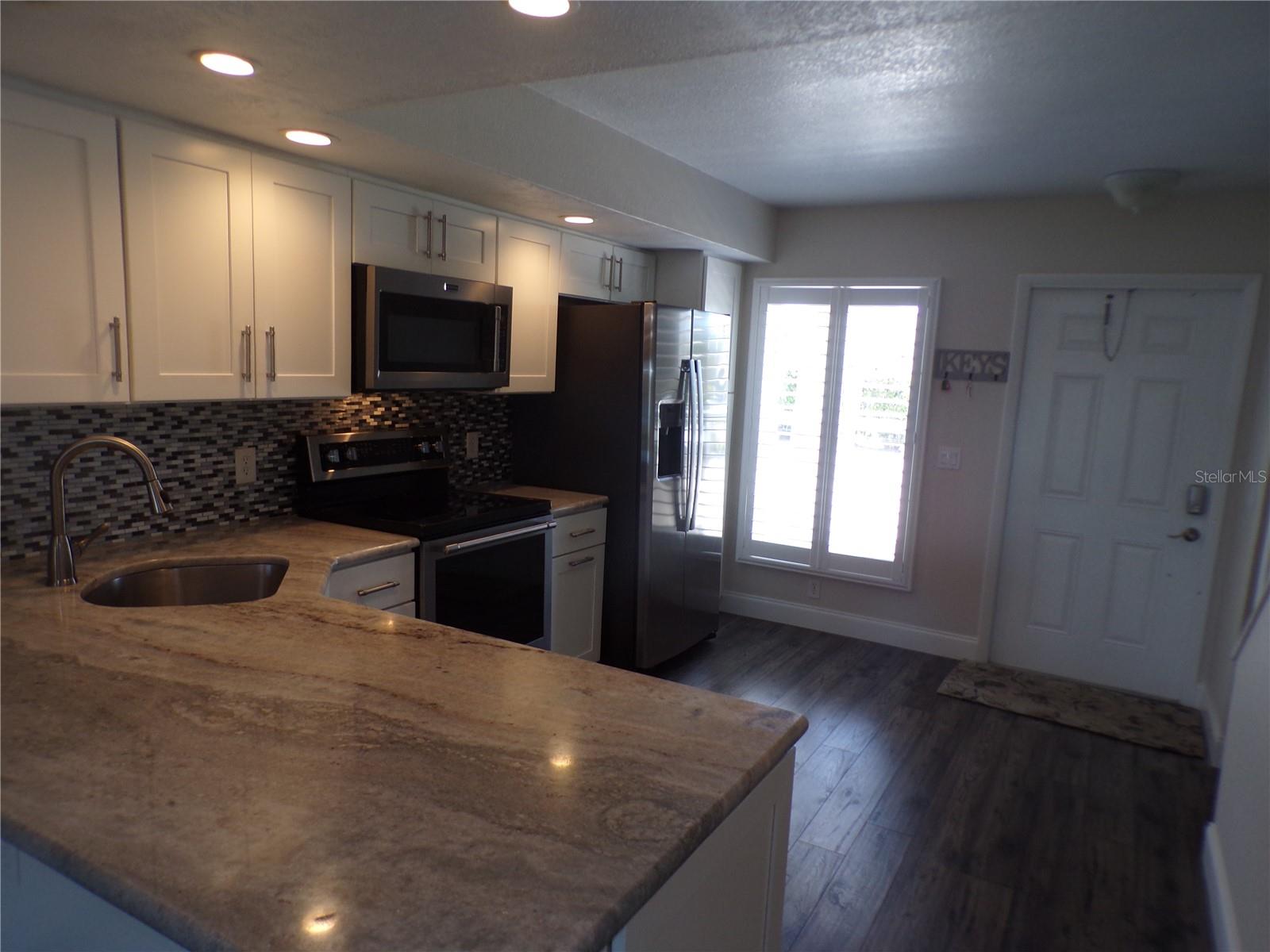 Image 7 of 39 For 26300 Rampart Boulevard 402b