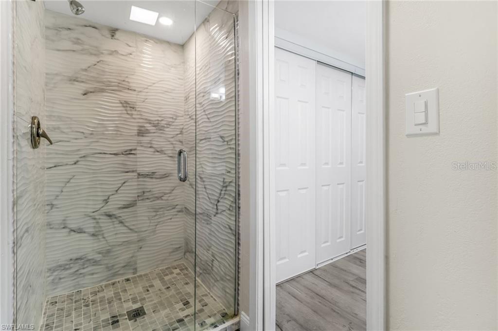 Image 19 of 42 For 16590 Partridge Place Road 102