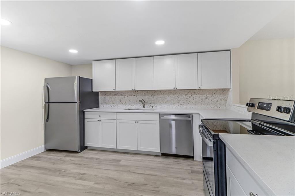 Image 6 of 42 For 16590 Partridge Place Road 102