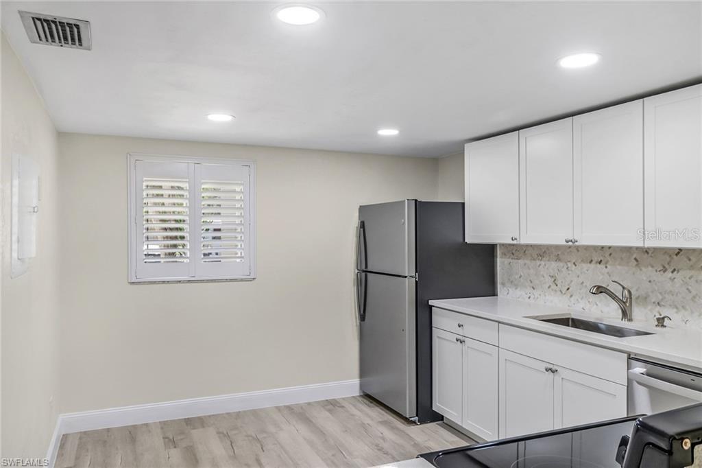 Image 7 of 42 For 16590 Partridge Place Road 102
