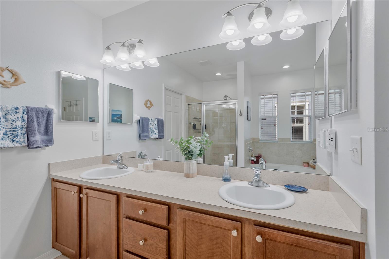 Image 18 of 48 For 5959 Beaconpark Street