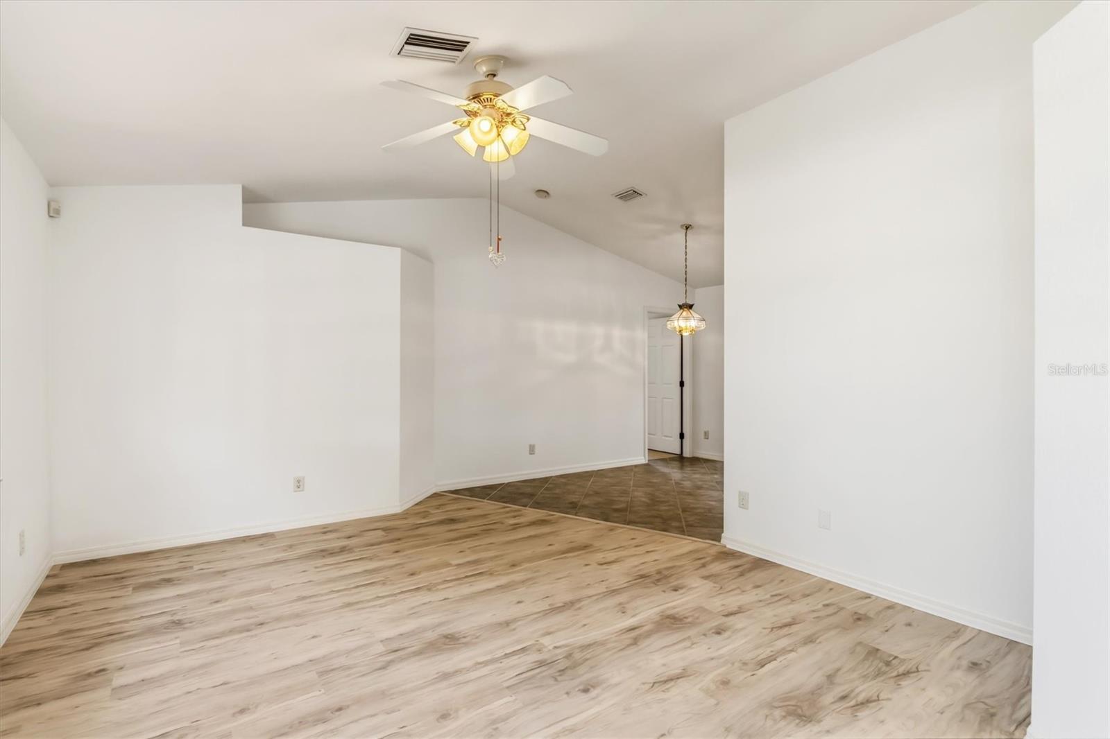 Image 13 of 40 For 25444 Alicante Drive