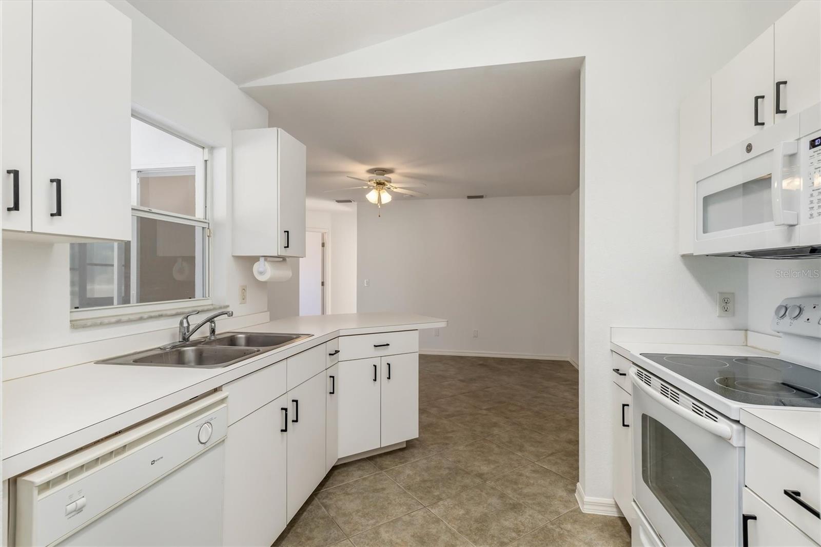 Image 4 of 40 For 25444 Alicante Drive