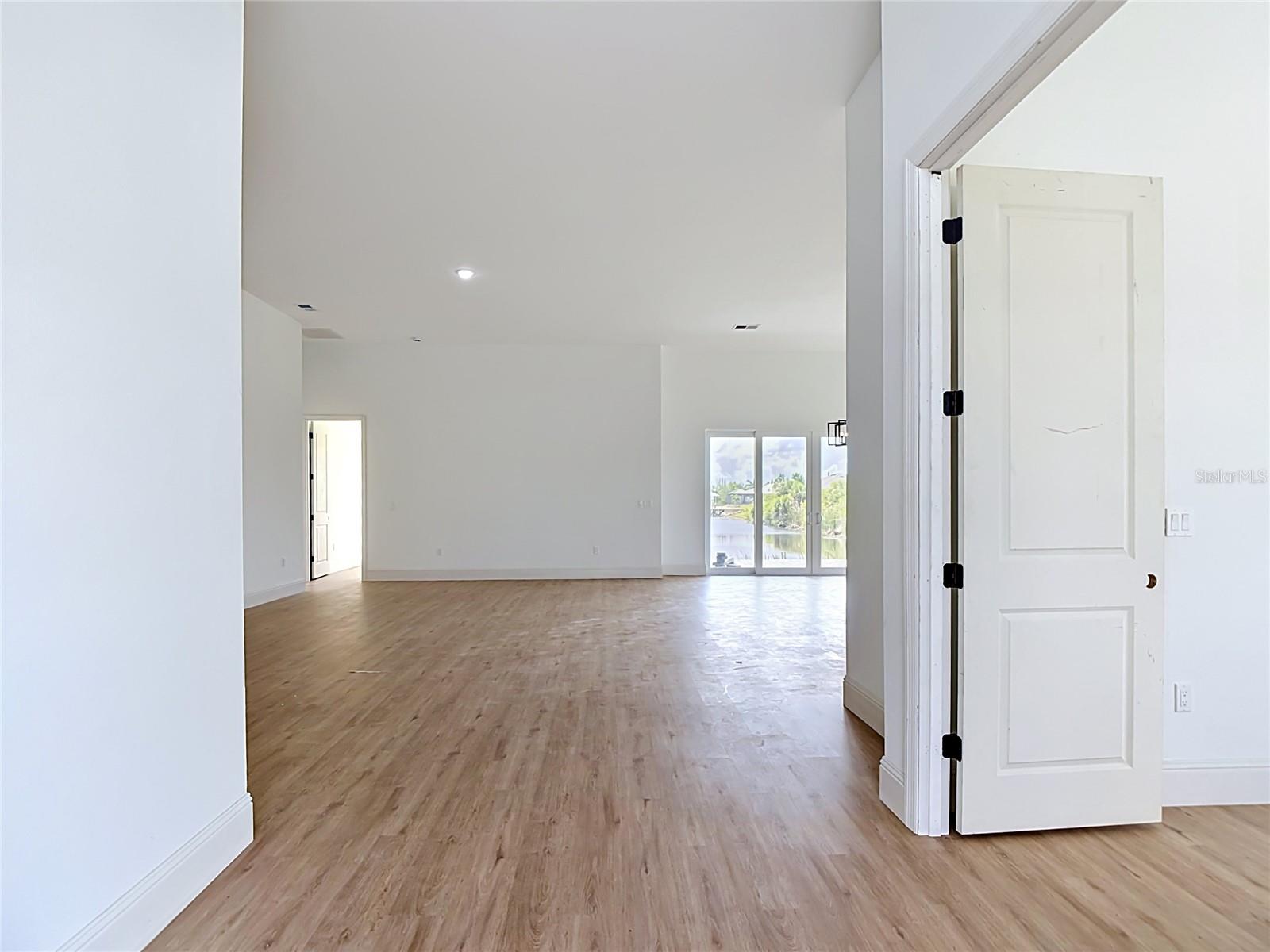 Image 7 of 34 For 10262 Kingsville Drive