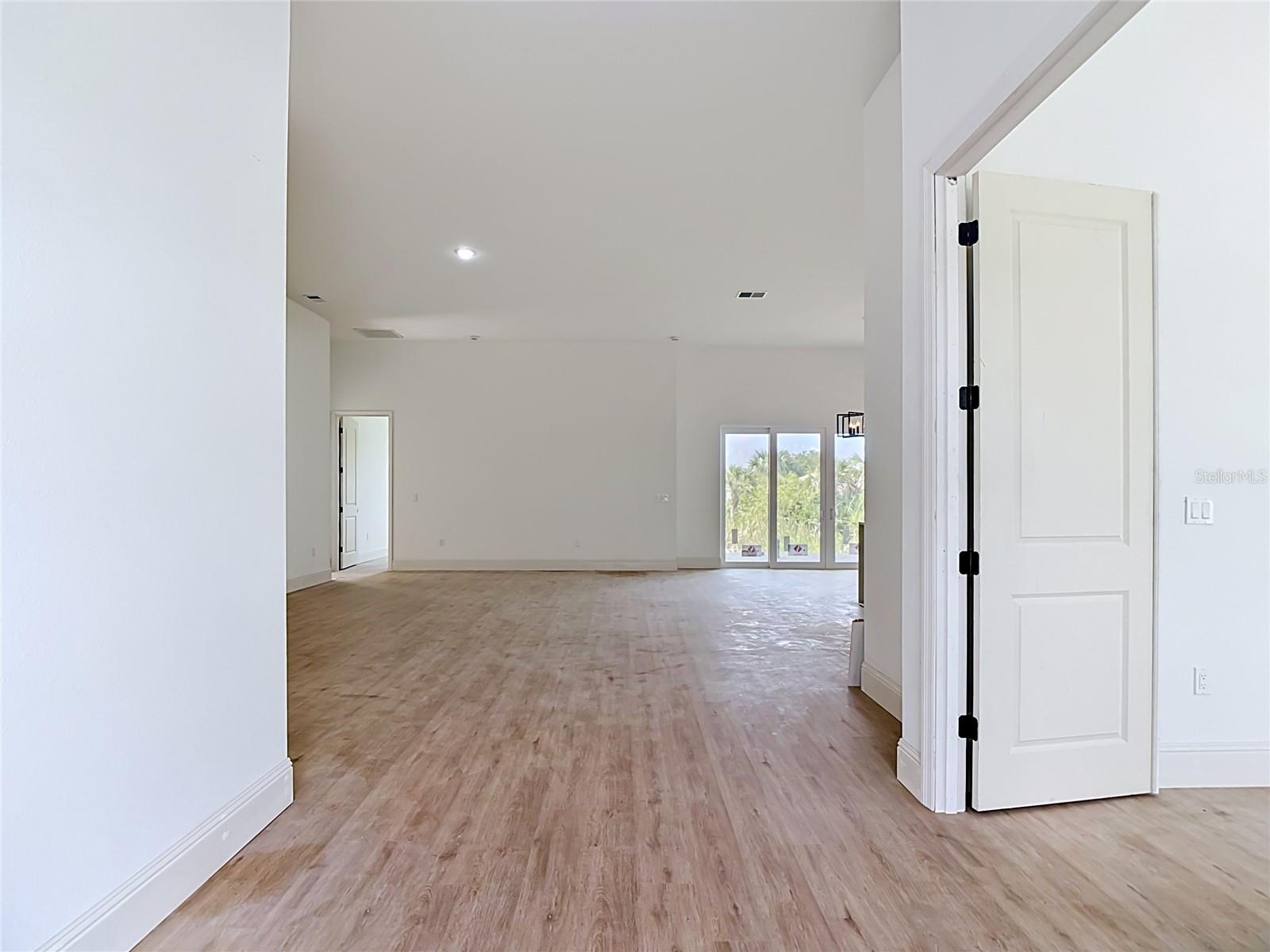 Image 19 of 35 For 14382 Fort Worth Circle