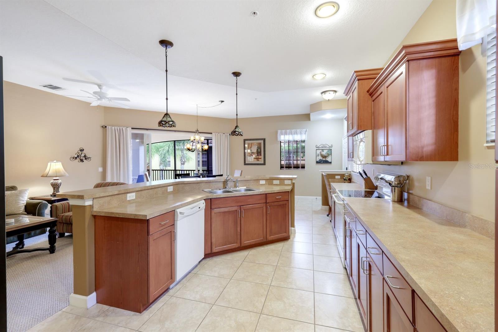 Listing photo id 12 for 8721 Piazza Del Lago Circle 205