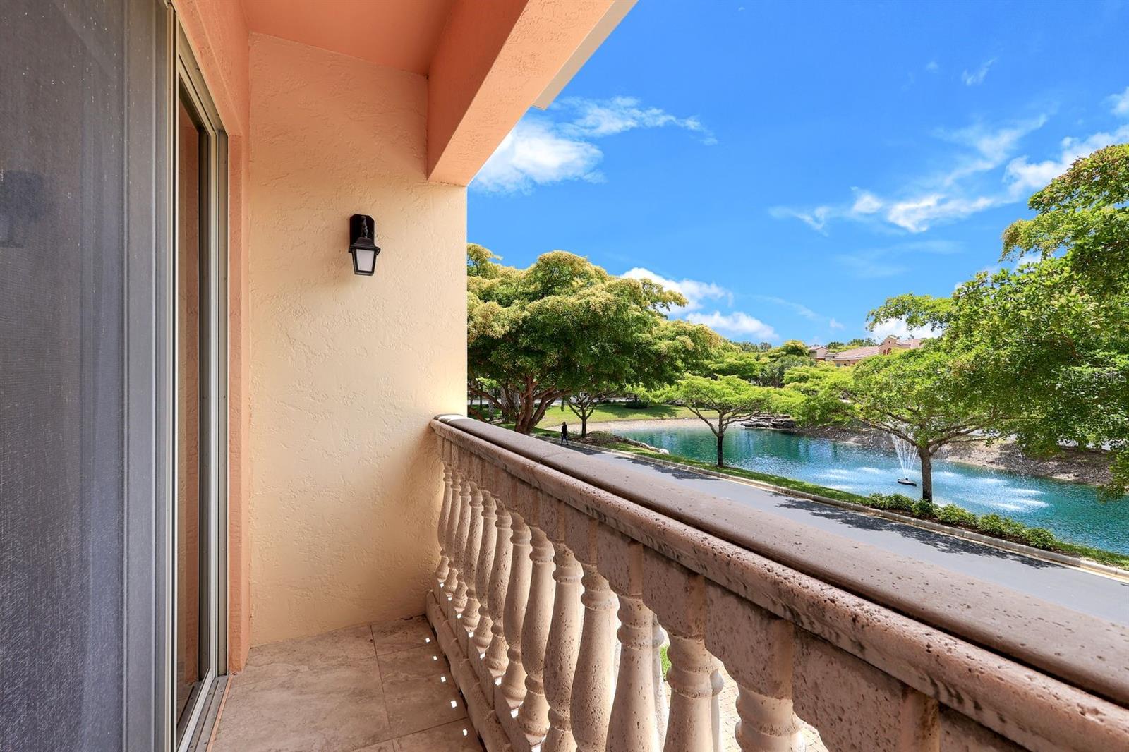 Listing photo id 14 for 8721 Piazza Del Lago Circle 205