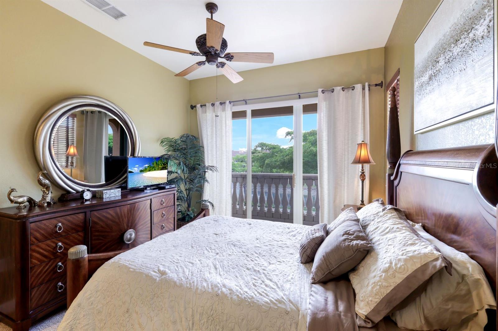 Listing photo id 16 for 8721 Piazza Del Lago Circle 205