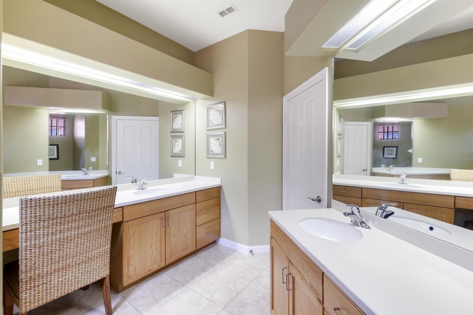 Listing photo id 18 for 8721 Piazza Del Lago Circle 205