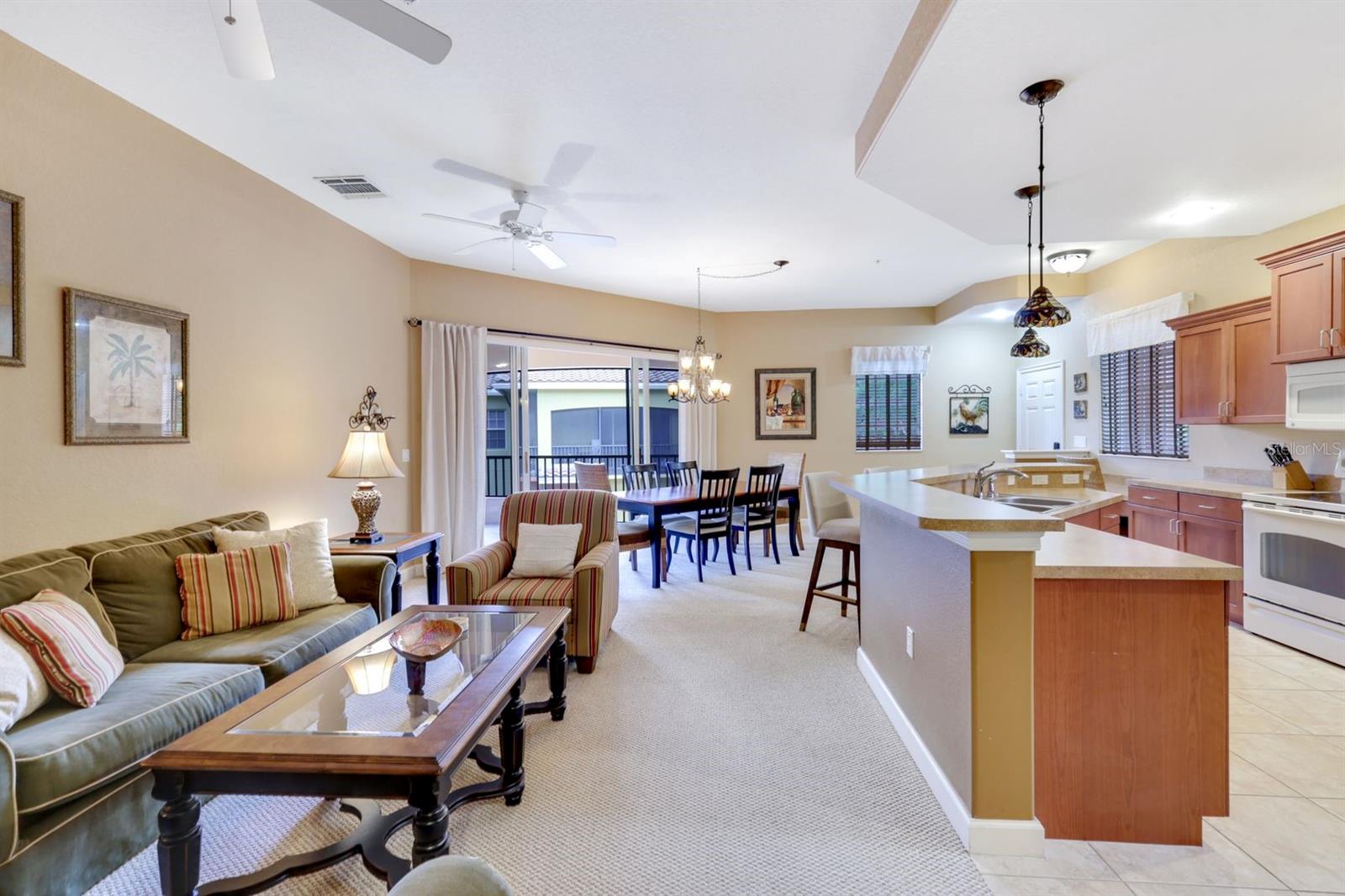 Listing photo id 4 for 8721 Piazza Del Lago Circle 205