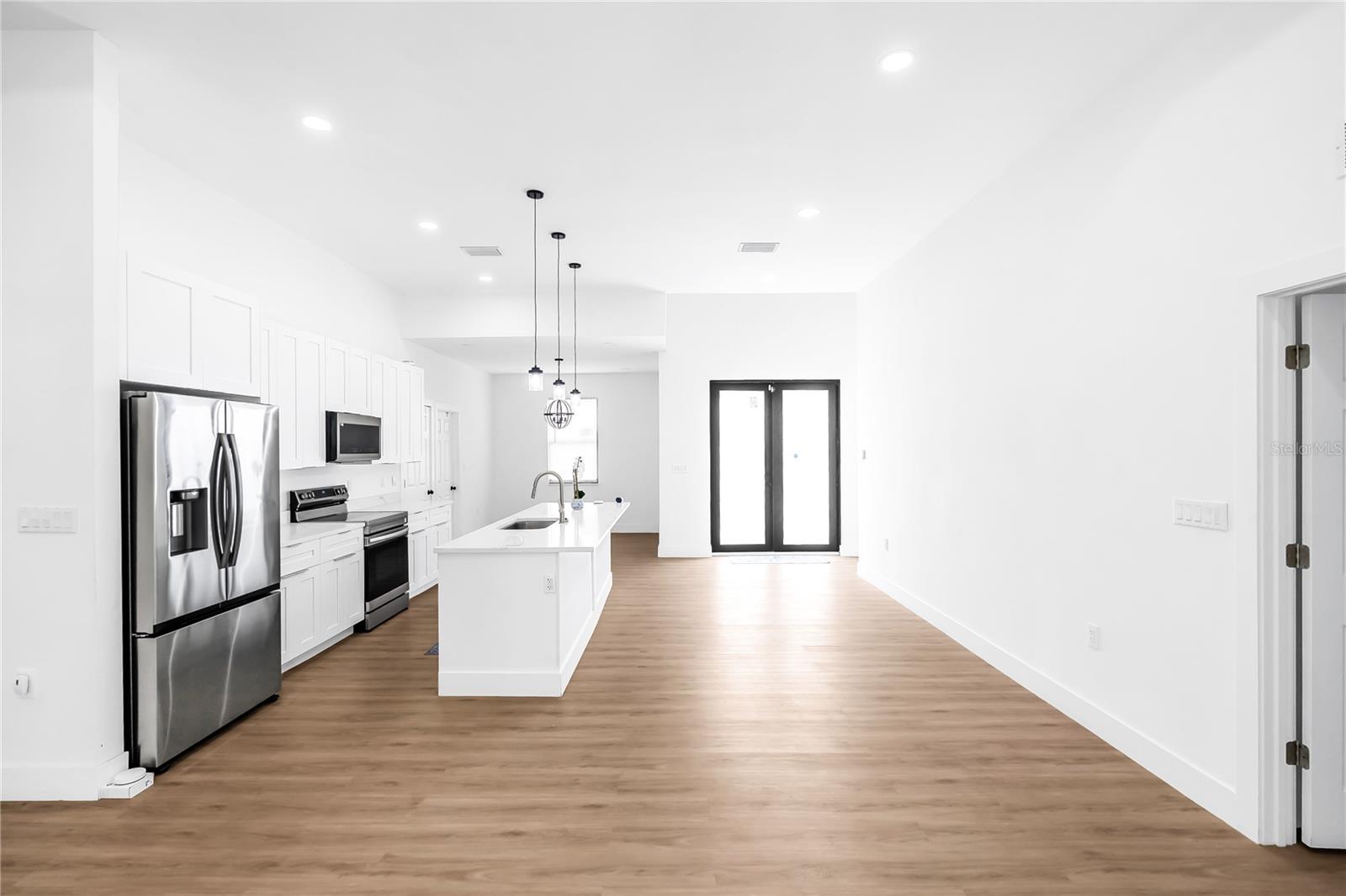 Image 11 of 58 For 660 Zambria Street