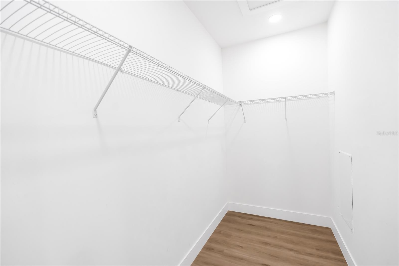 Image 39 of 58 For 660 Zambria Street