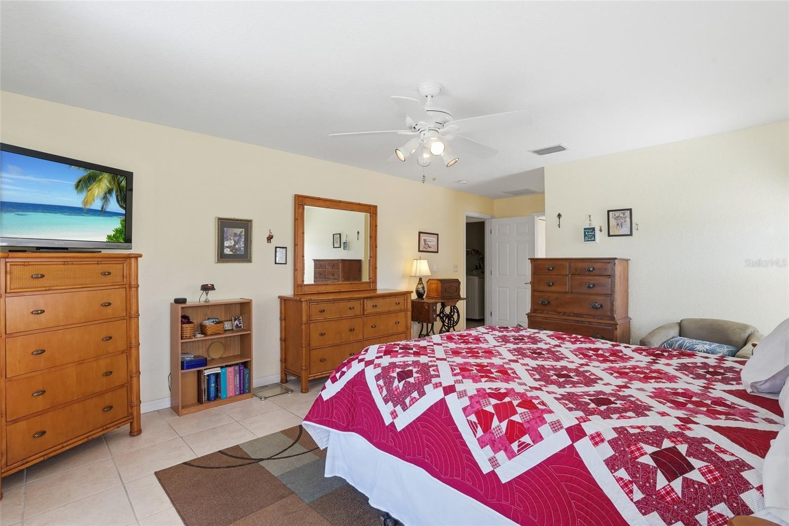 Image 17 of 43 For 18319 Arapahoe Circle