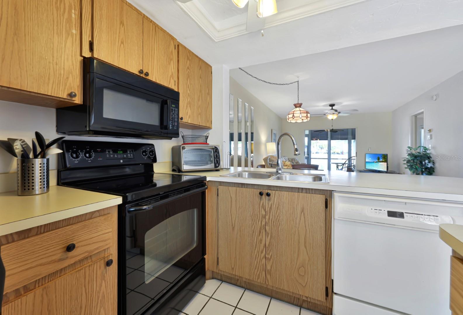 Image 14 of 32 For 12538 Kingsway Circle 902
