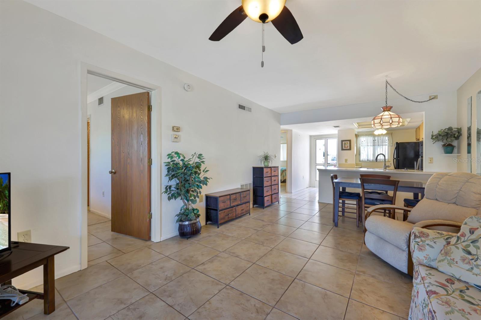 Image 18 of 32 For 12538 Kingsway Circle 902