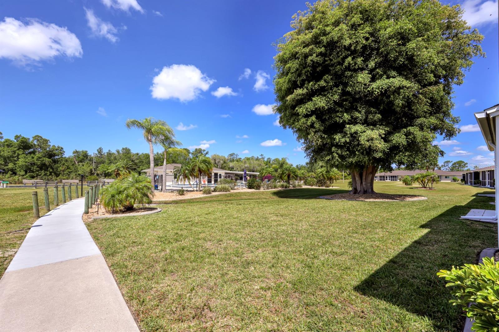 Image 27 of 32 For 12538 Kingsway Circle 902