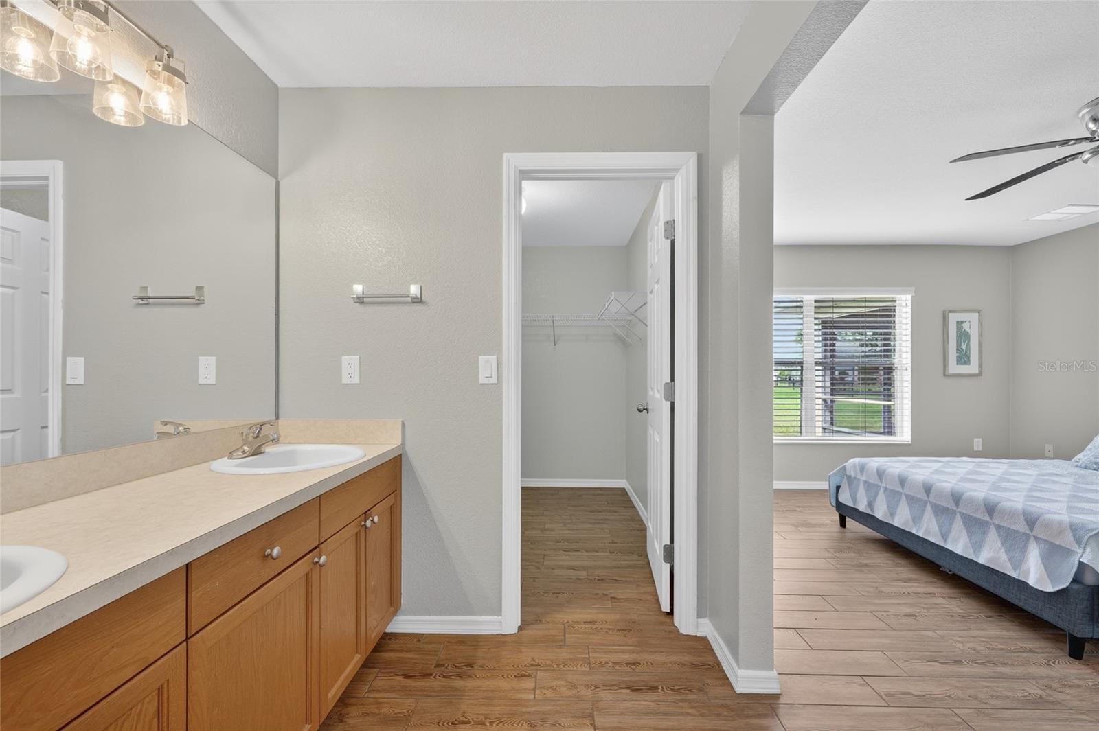 Image 20 of 38 For 421 Londrina Drive