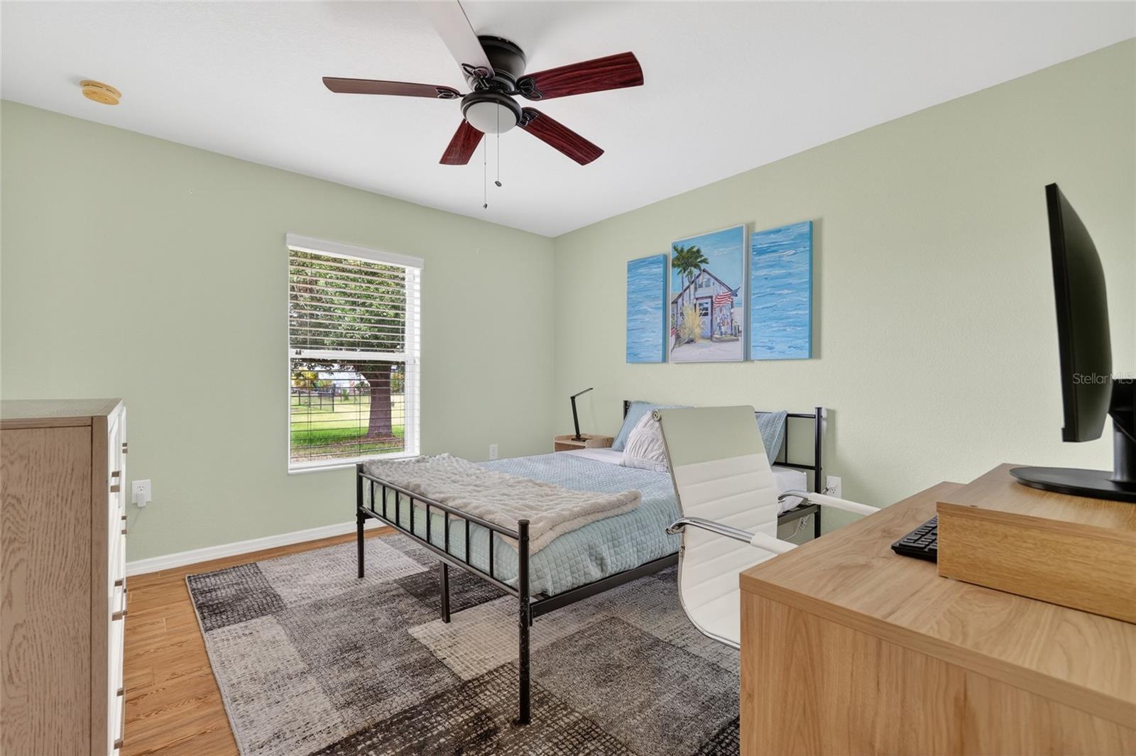 Image 21 of 38 For 421 Londrina Drive