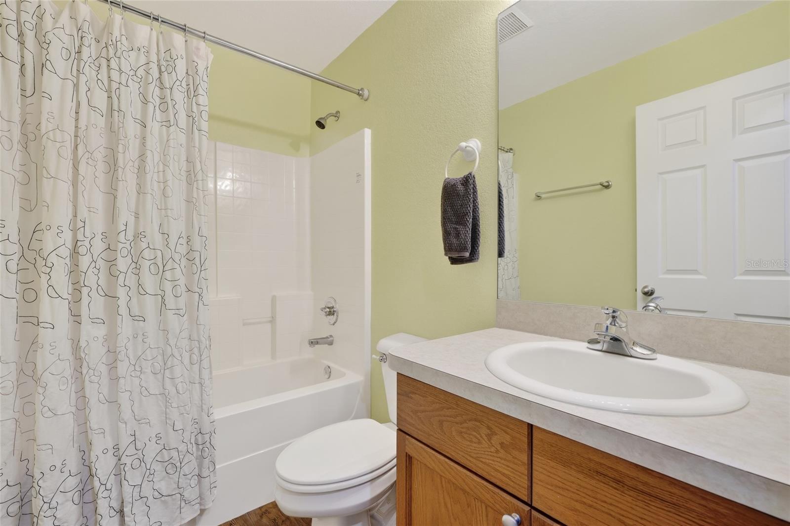 Image 22 of 38 For 421 Londrina Drive