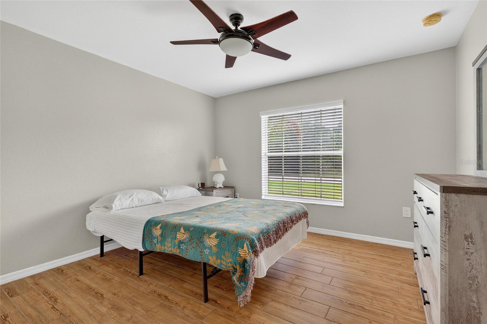 Image 23 of 38 For 421 Londrina Drive