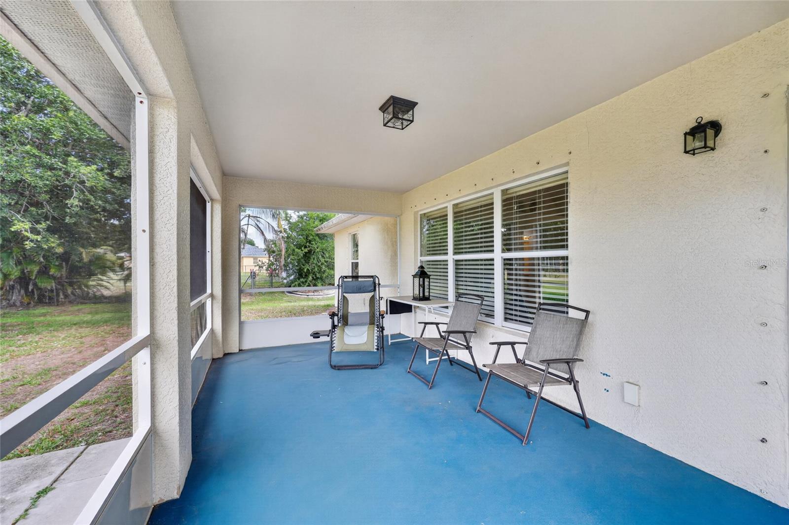 Image 25 of 38 For 421 Londrina Drive