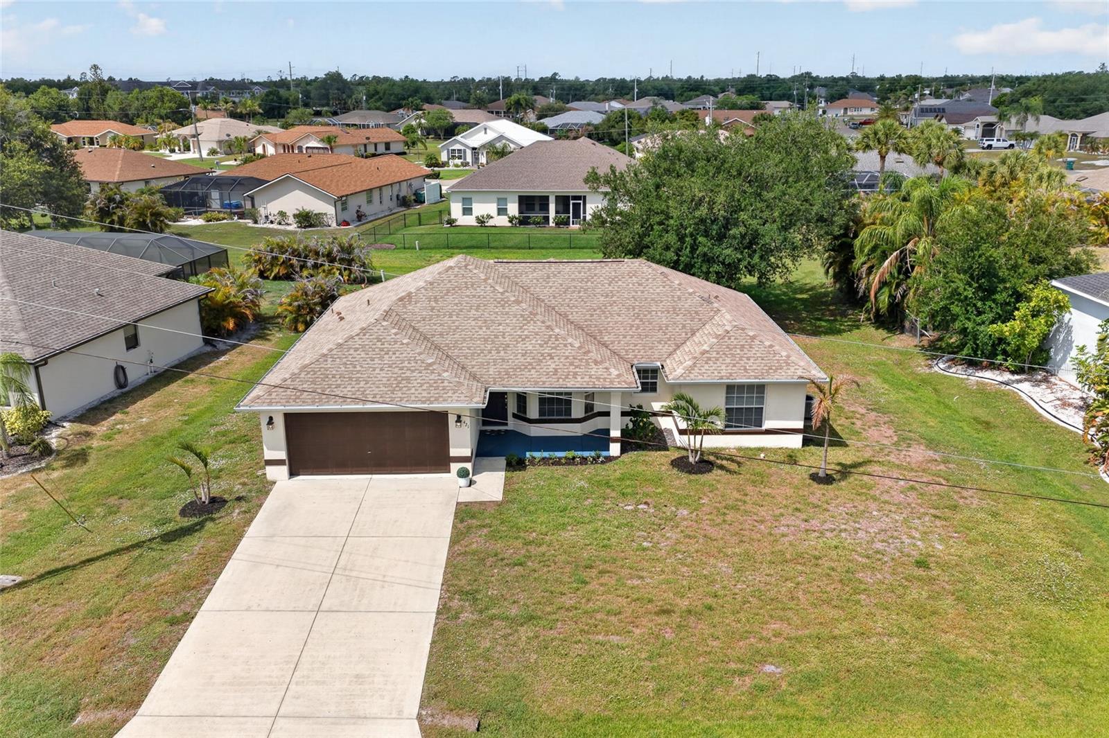 Image 27 of 38 For 421 Londrina Drive