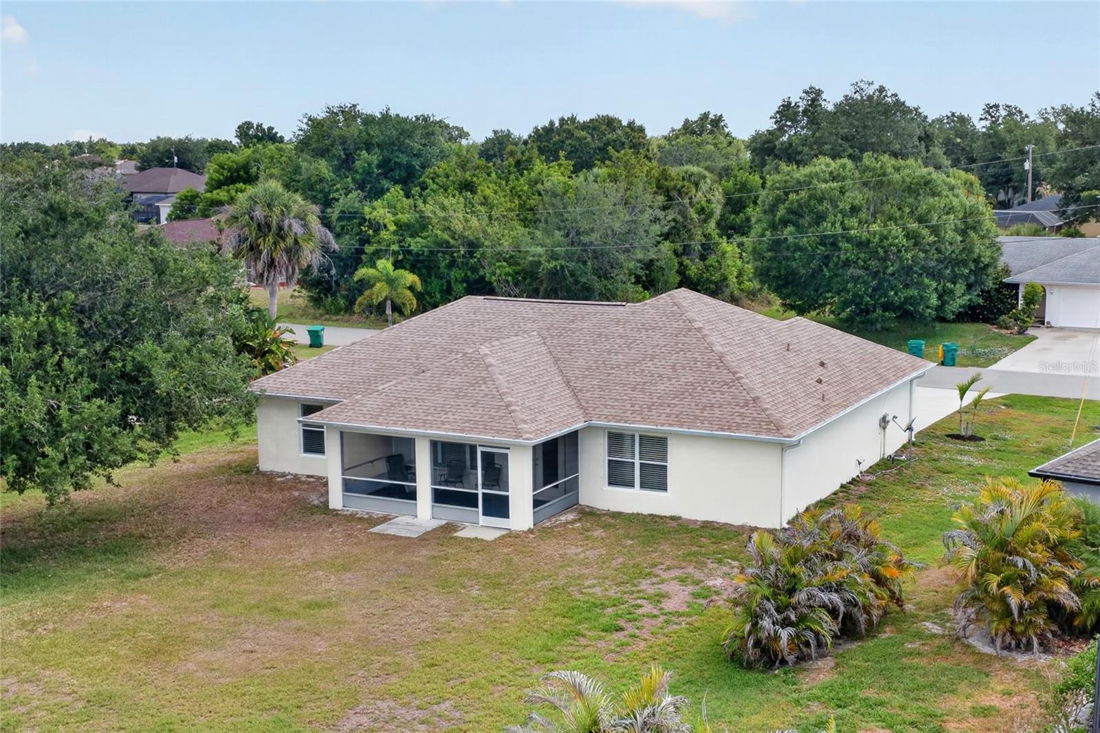 Image 31 of 38 For 421 Londrina Drive