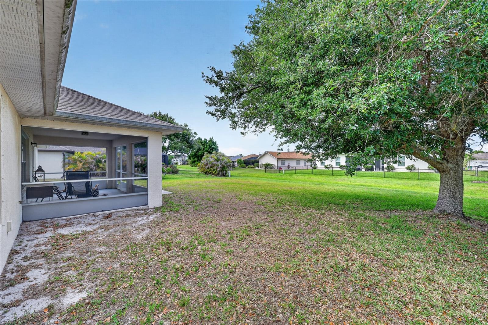 Image 32 of 38 For 421 Londrina Drive
