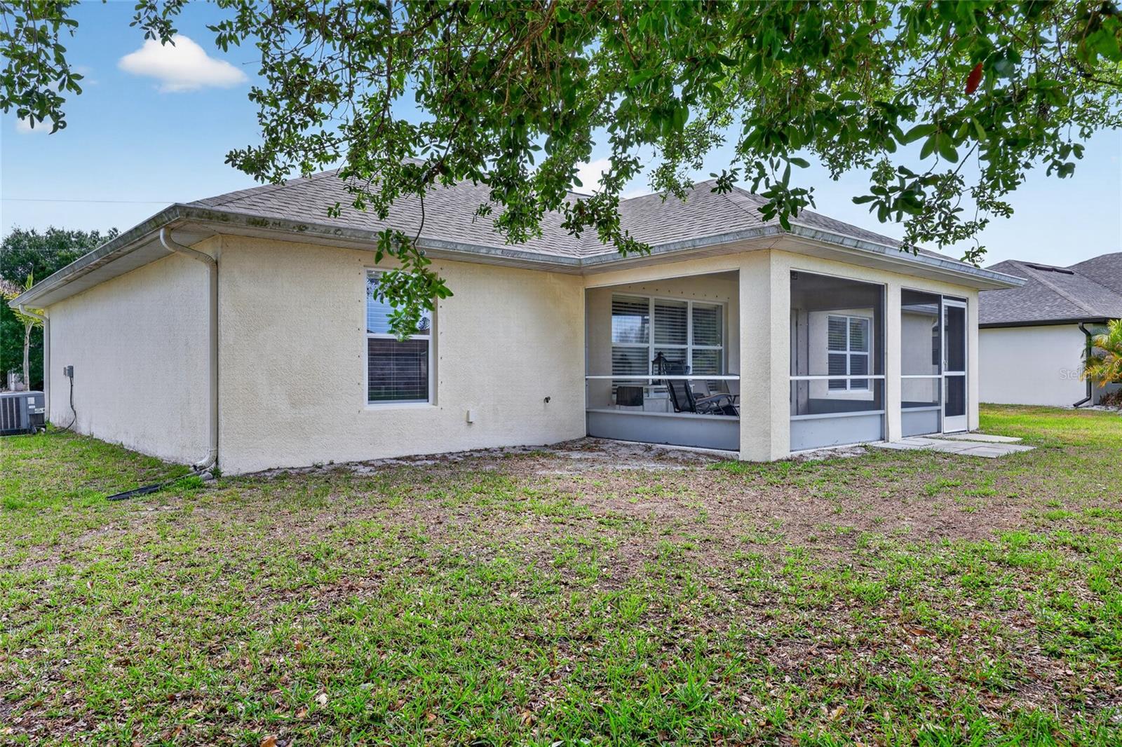 Image 33 of 38 For 421 Londrina Drive