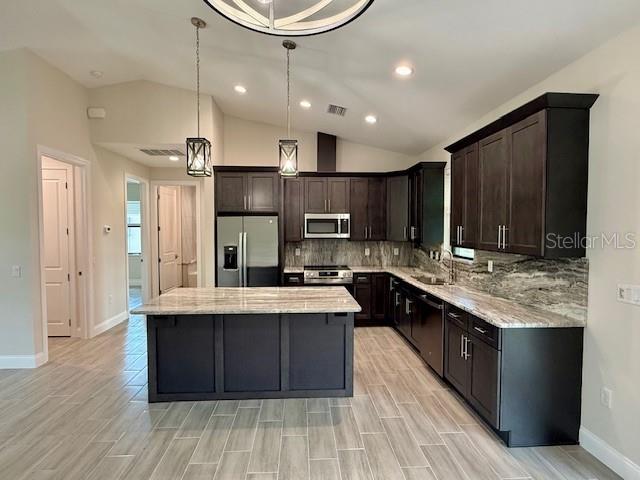 Image 5 of 17 For 37 Gimli Avenue