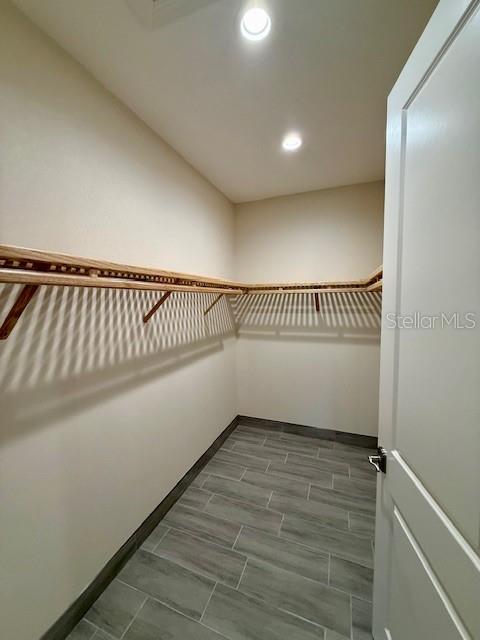 Image 9 of 17 For 37 Gimli Avenue