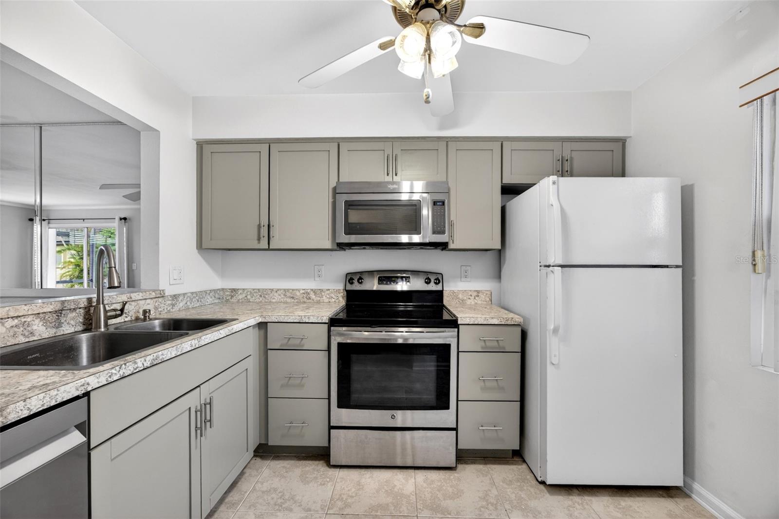 Image 3 of 30 For 6300 Pointe Boulevard 327