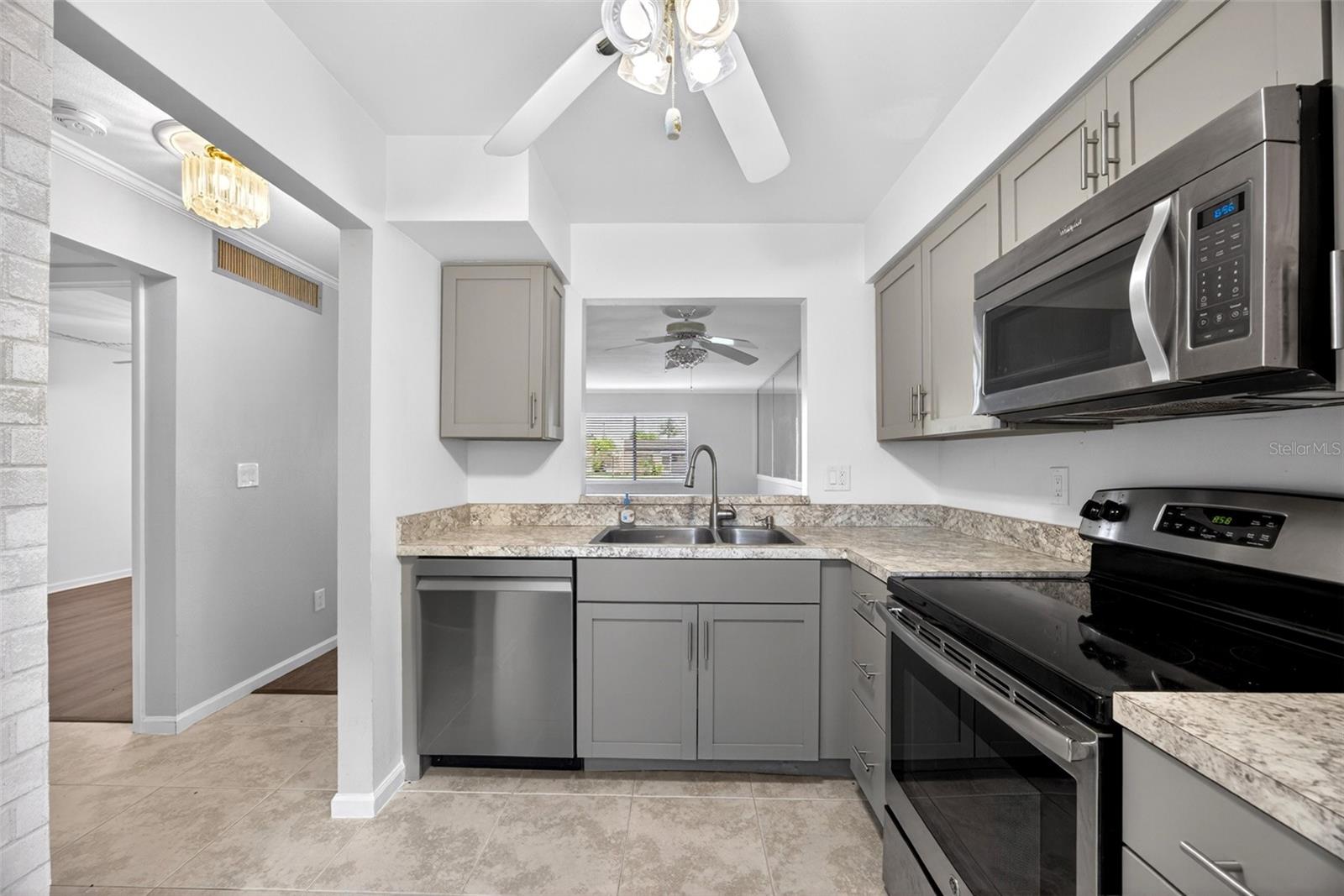Image 5 of 30 For 6300 Pointe Boulevard 327