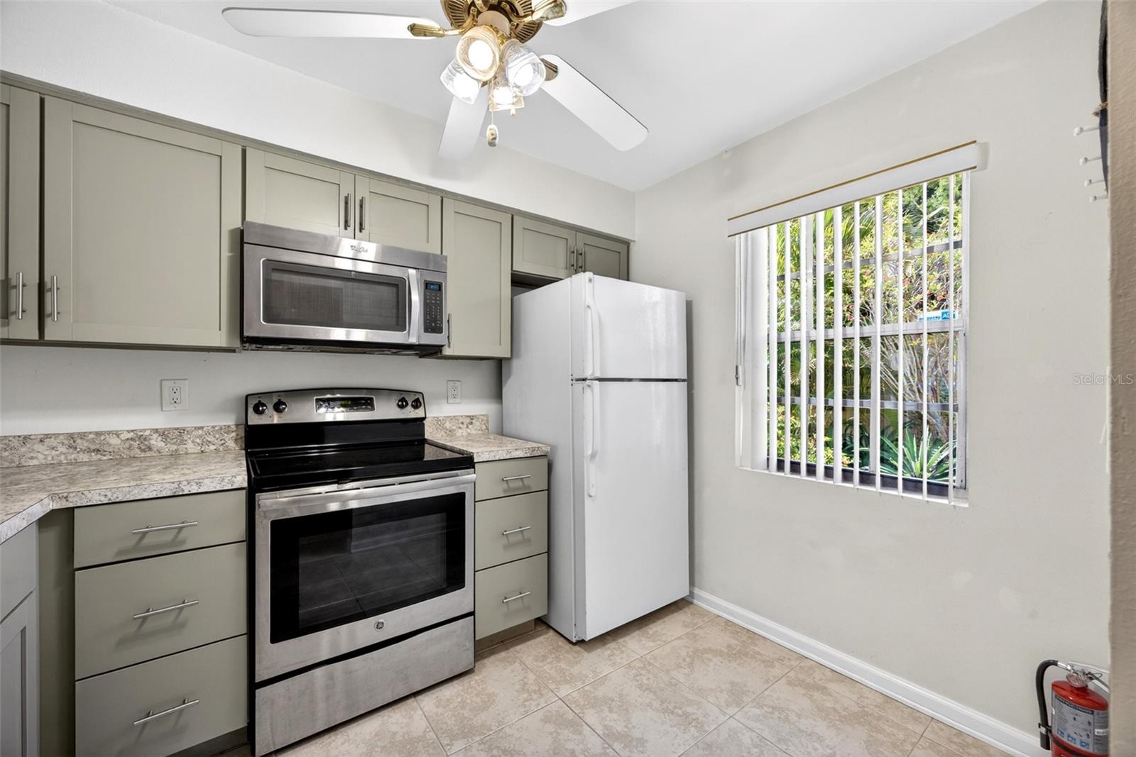 Image 6 of 30 For 6300 Pointe Boulevard 327