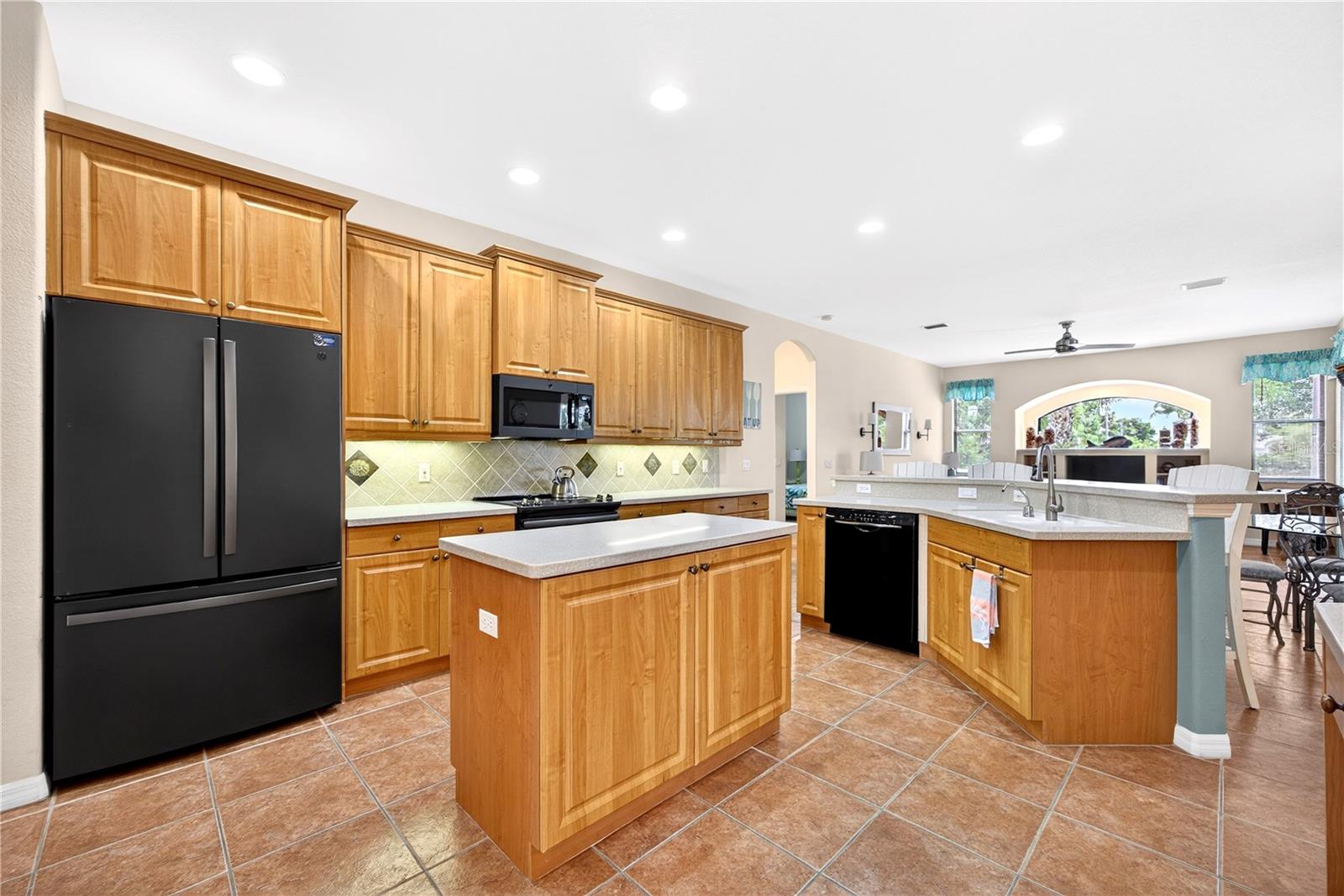 Image 10 of 38 For 243 Rotonda Boulevard E