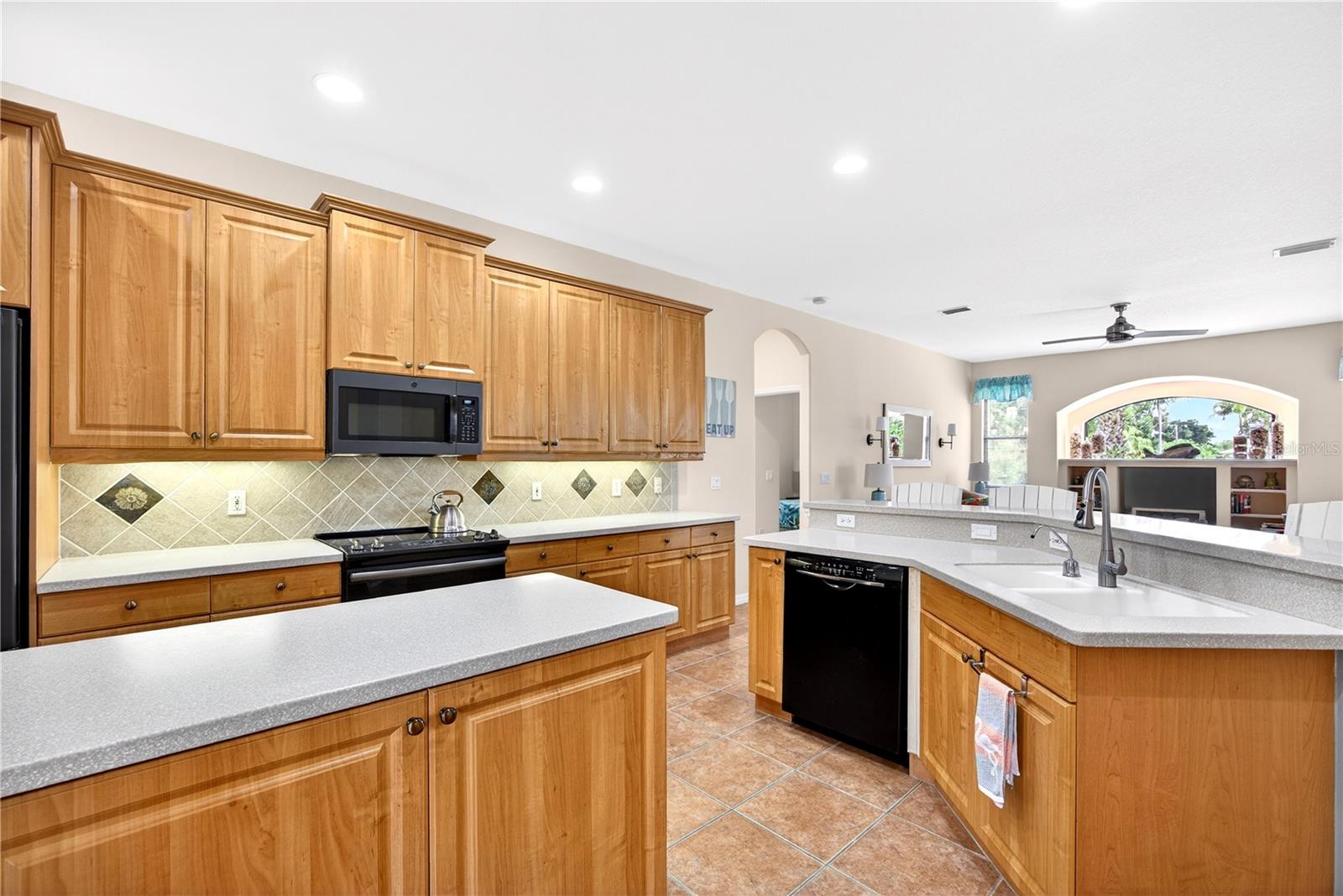 Image 11 of 38 For 243 Rotonda Boulevard E