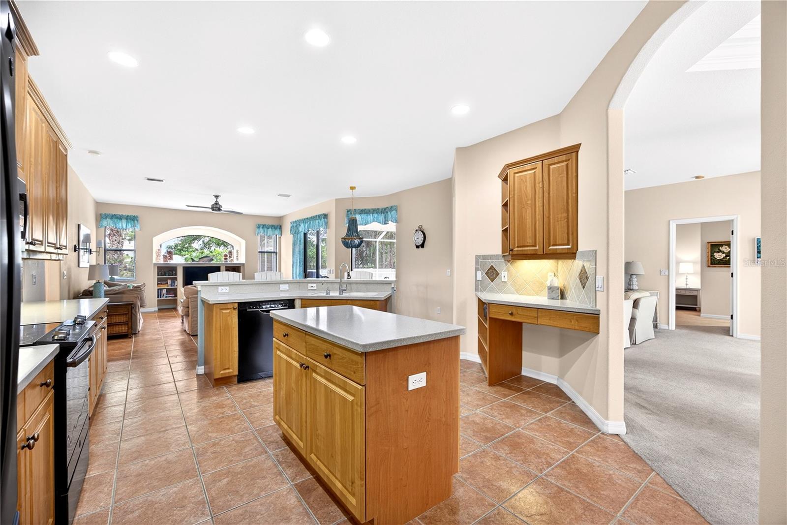Image 12 of 38 For 243 Rotonda Boulevard E