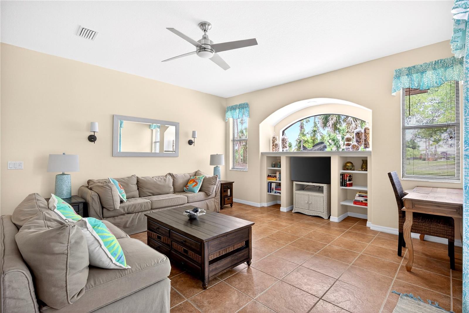 Image 17 of 38 For 243 Rotonda Boulevard E