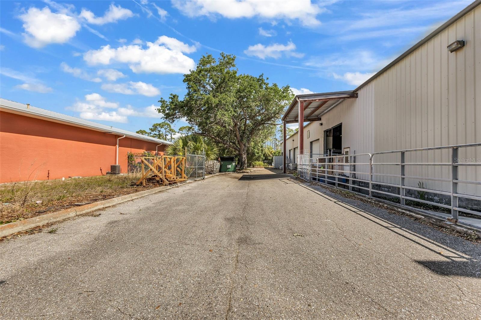 Listing photo id 16 for 18230 Paulson Drive