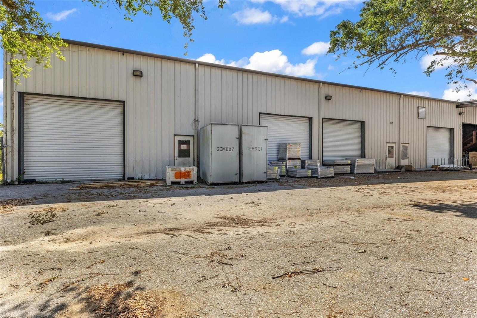 Listing photo id 18 for 18230 Paulson Drive