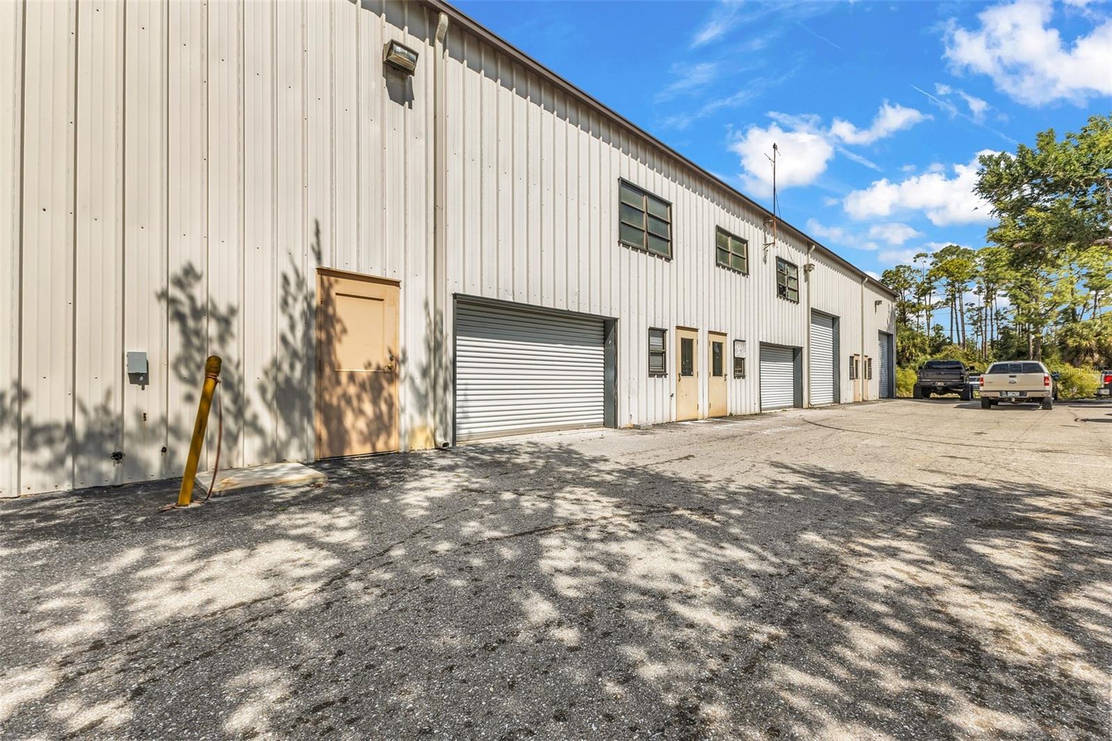 Listing photo id 19 for 18230 Paulson Drive