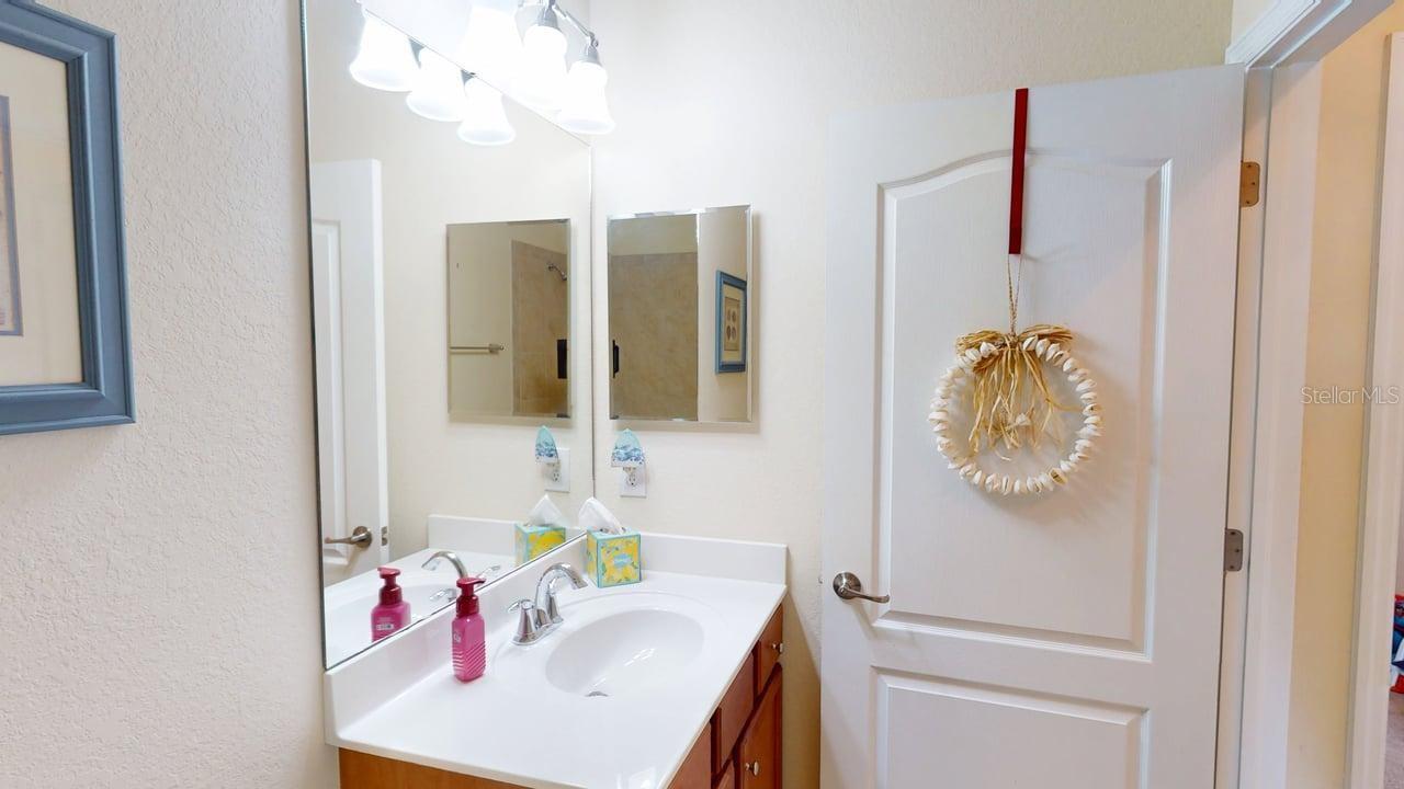 Image 13 of 51 For 2571 Laurentina Lane