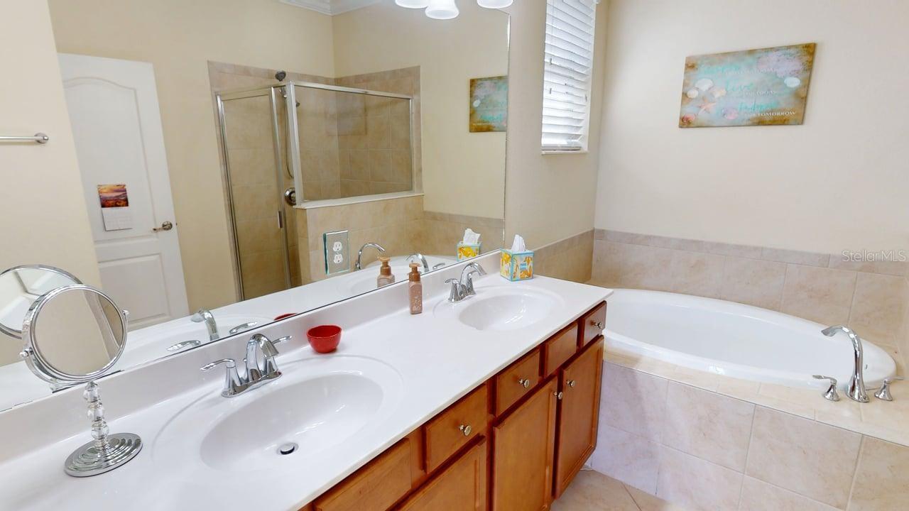 Image 19 of 51 For 2571 Laurentina Lane