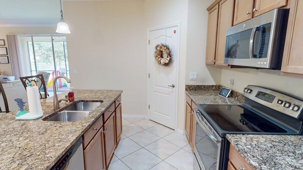 Image 9 of 51 For 2571 Laurentina Lane