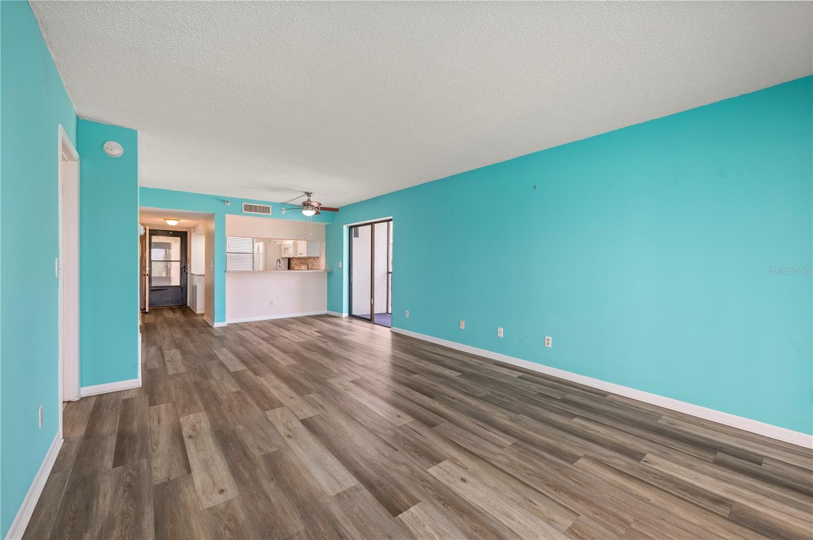 Image 11 of 48 For 1701 Beach Road 208