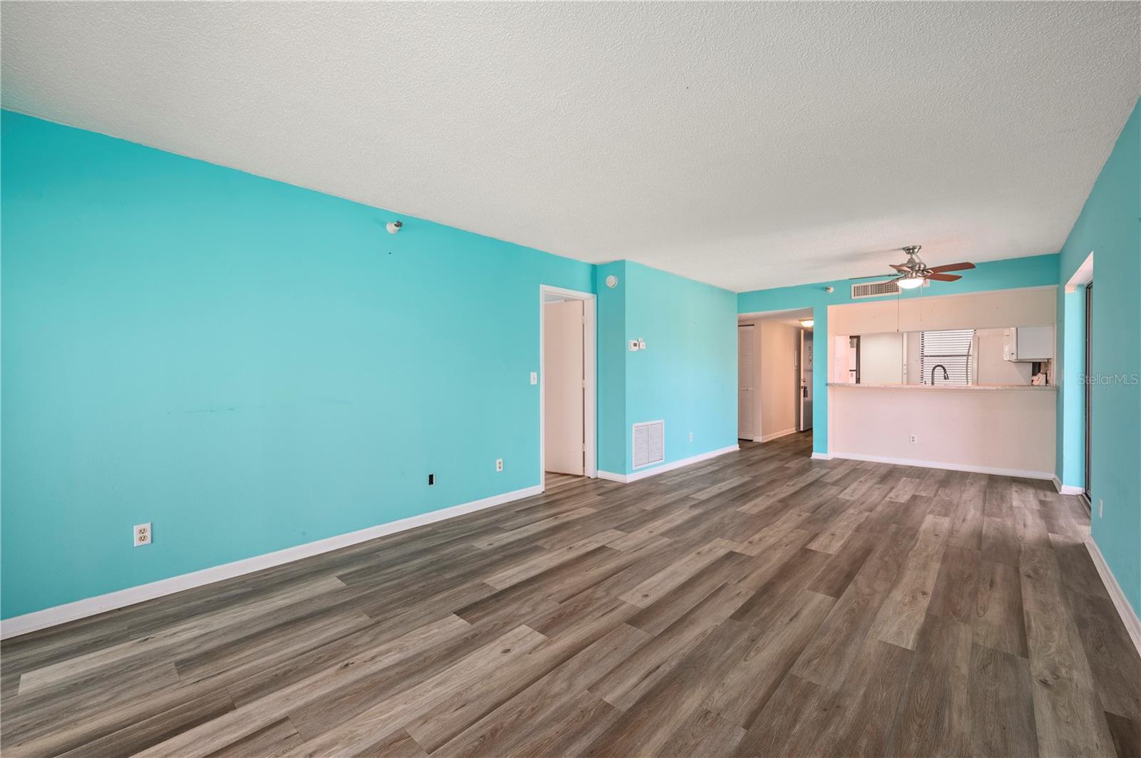 Image 12 of 48 For 1701 Beach Road 208